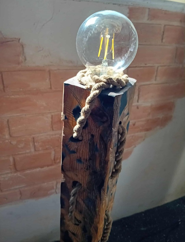 Drewniana lampa stojąca - obrazek 4